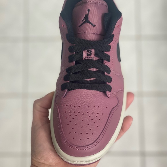 Women’s Air Jordan 1 Low - Picture 7 of 7